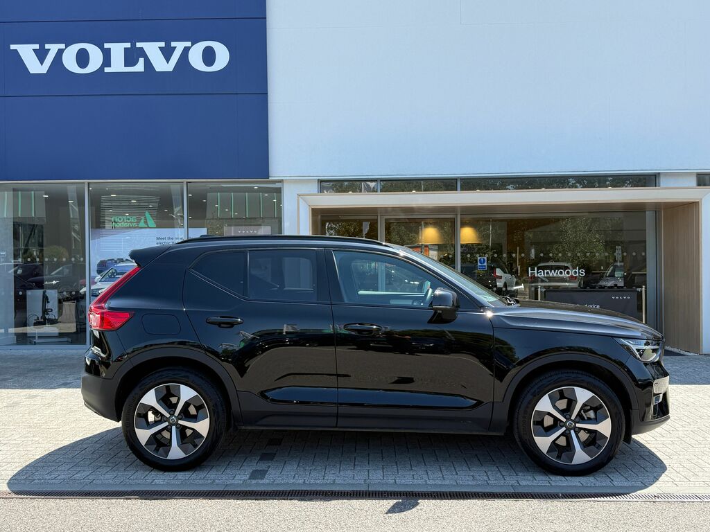Volvo XC40 Plus Black