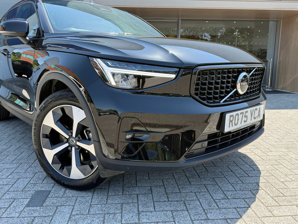 Volvo XC40 Plus Black #6
