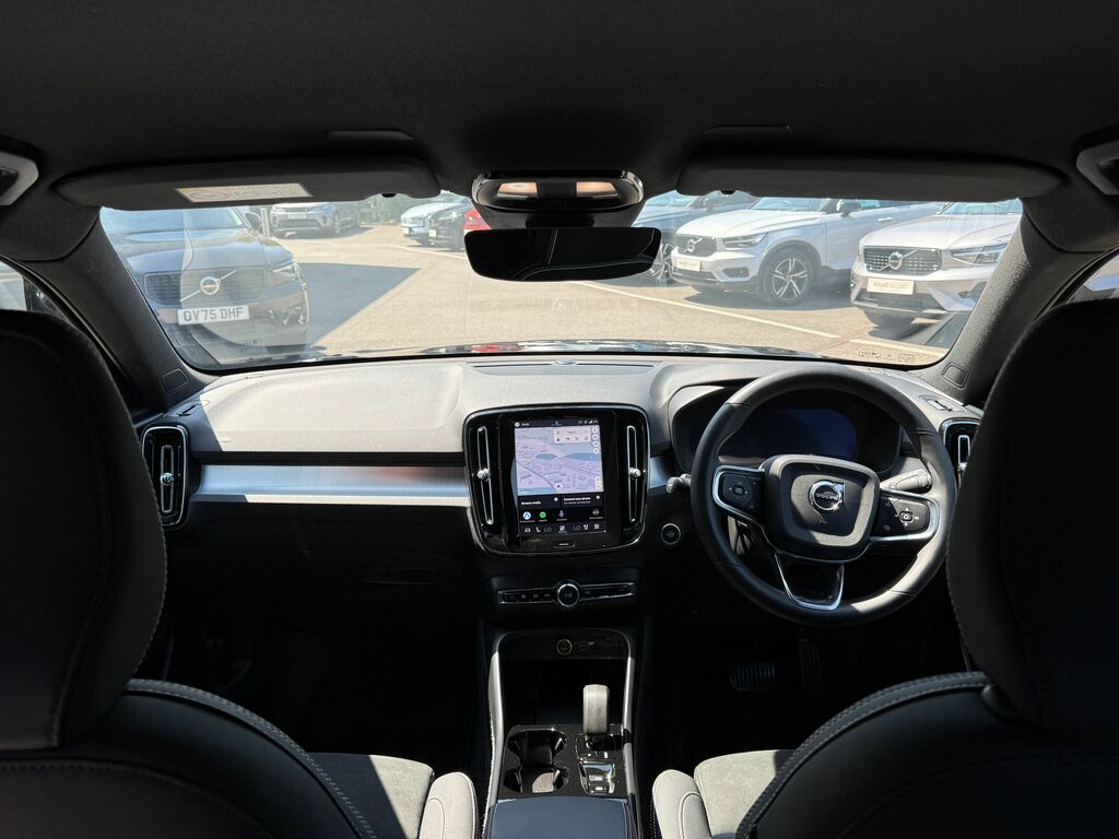 Volvo XC40 Plus Black #2