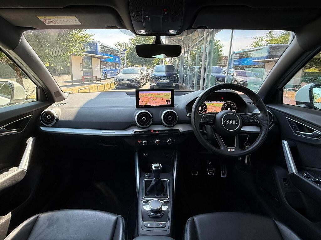 Audi Q2 S Line Black #3