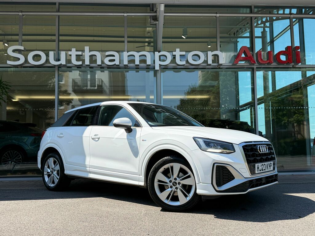 Audi Q2 S Line Black