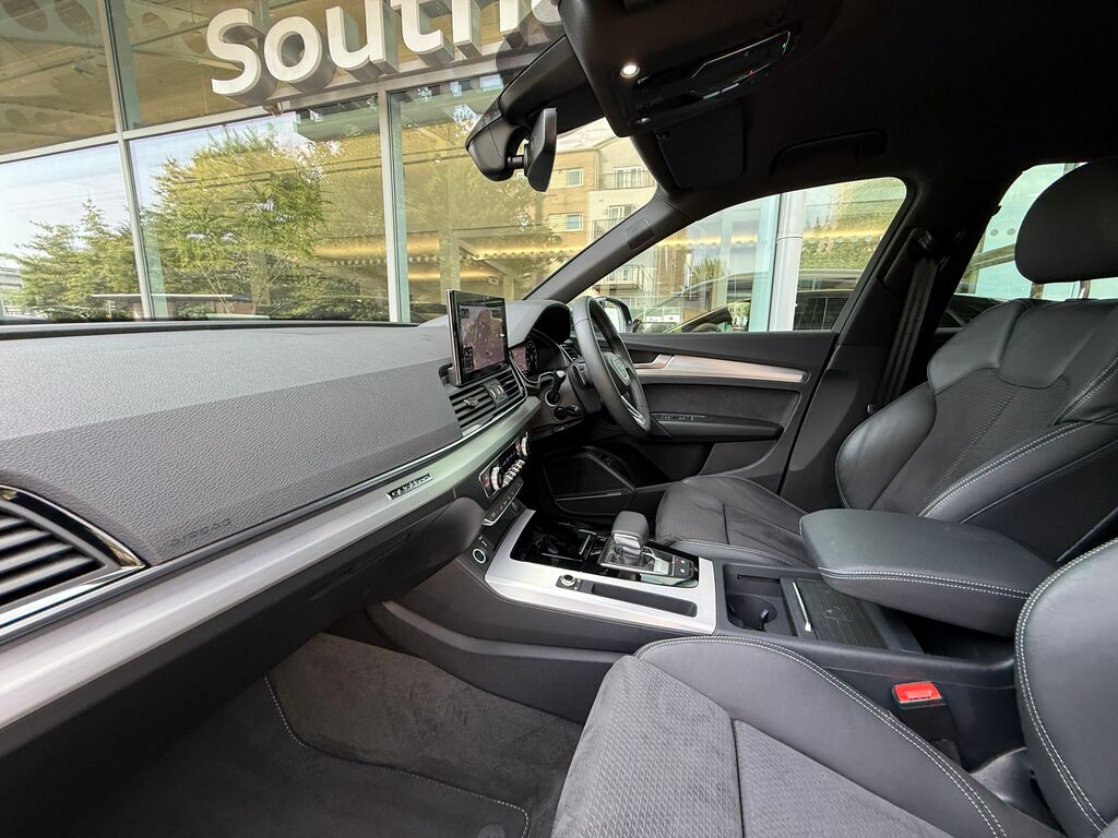 Audi Q5 S Line Black #2