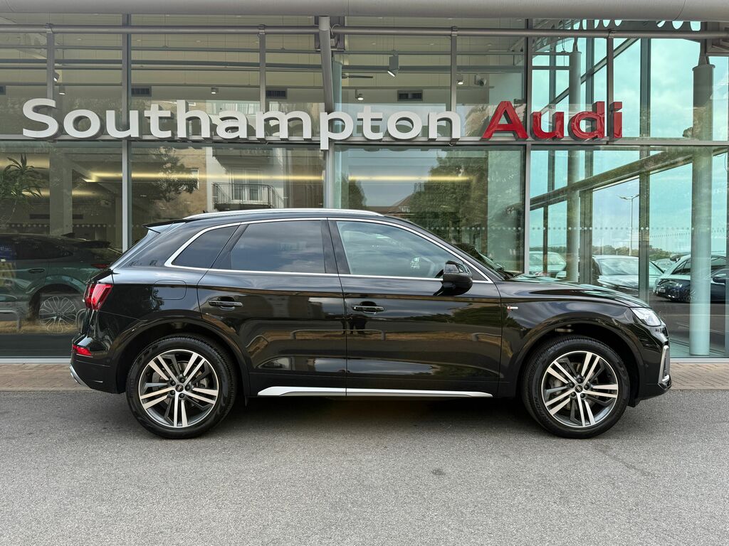 Audi Q5 S Line Black #4