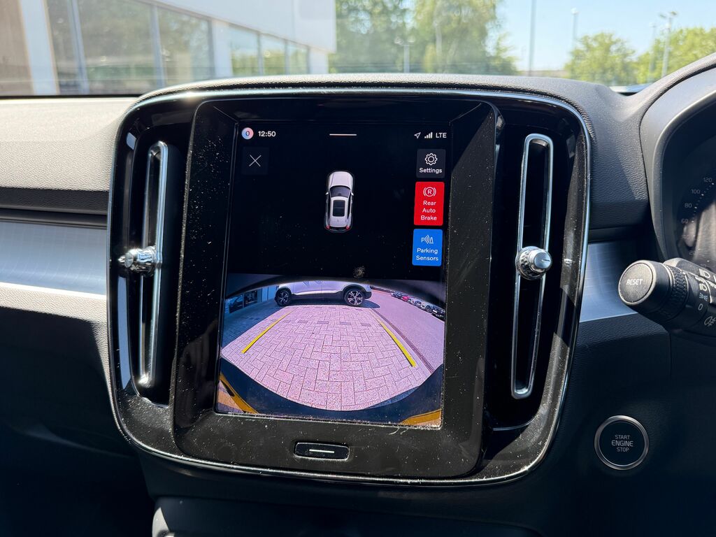Volvo XC40 Plus Black #3
