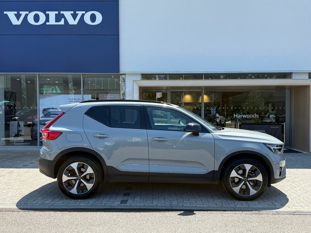 Volvo XC40 Plus Black