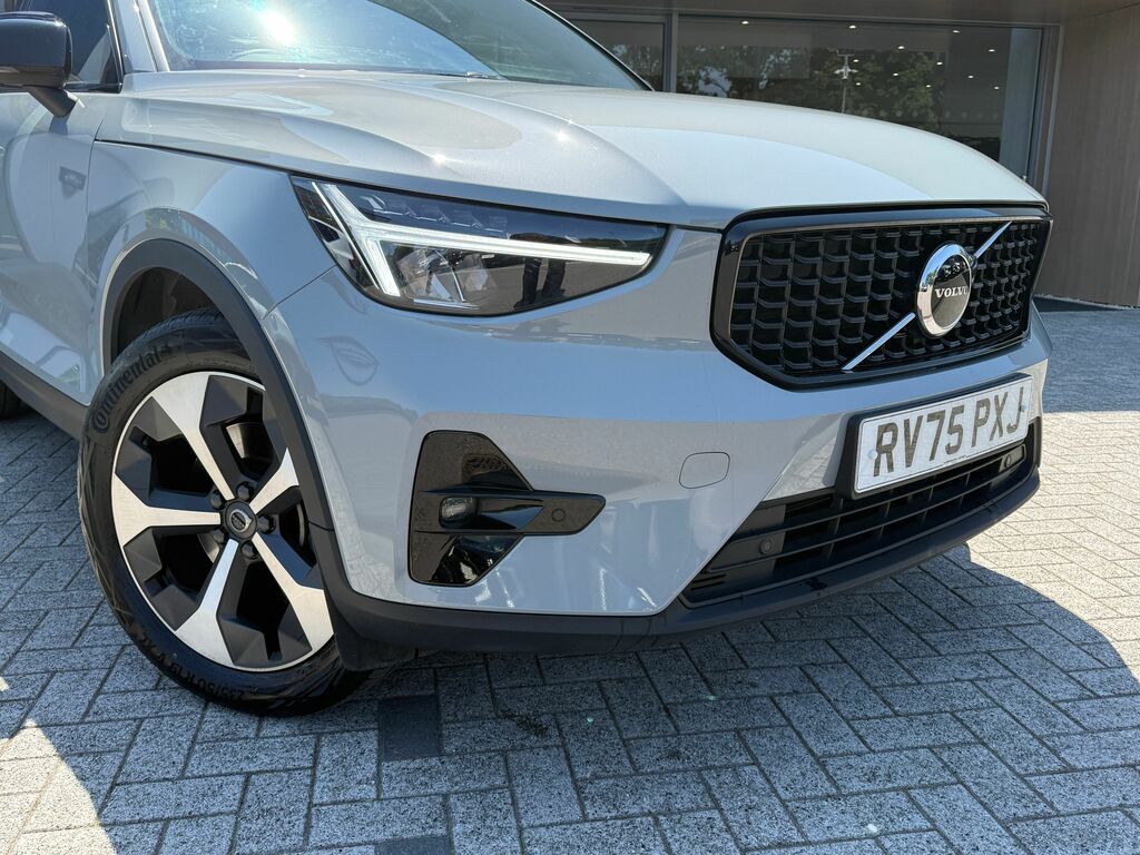 Volvo XC40 Plus Black #6