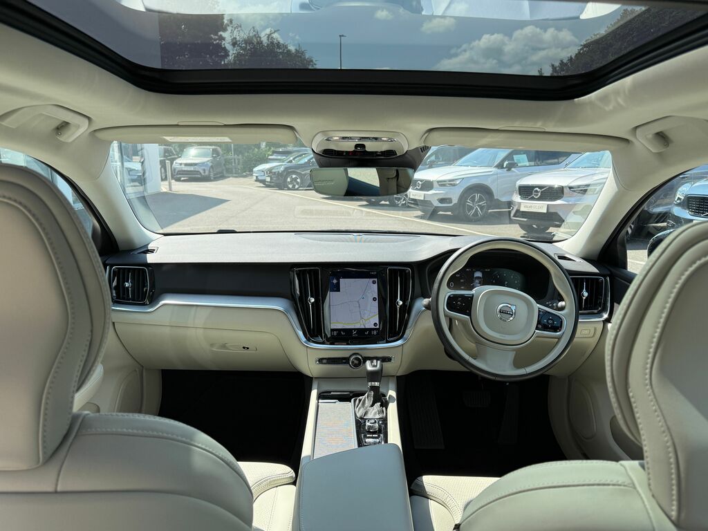 Volvo S60 Inscription Plus Black #2