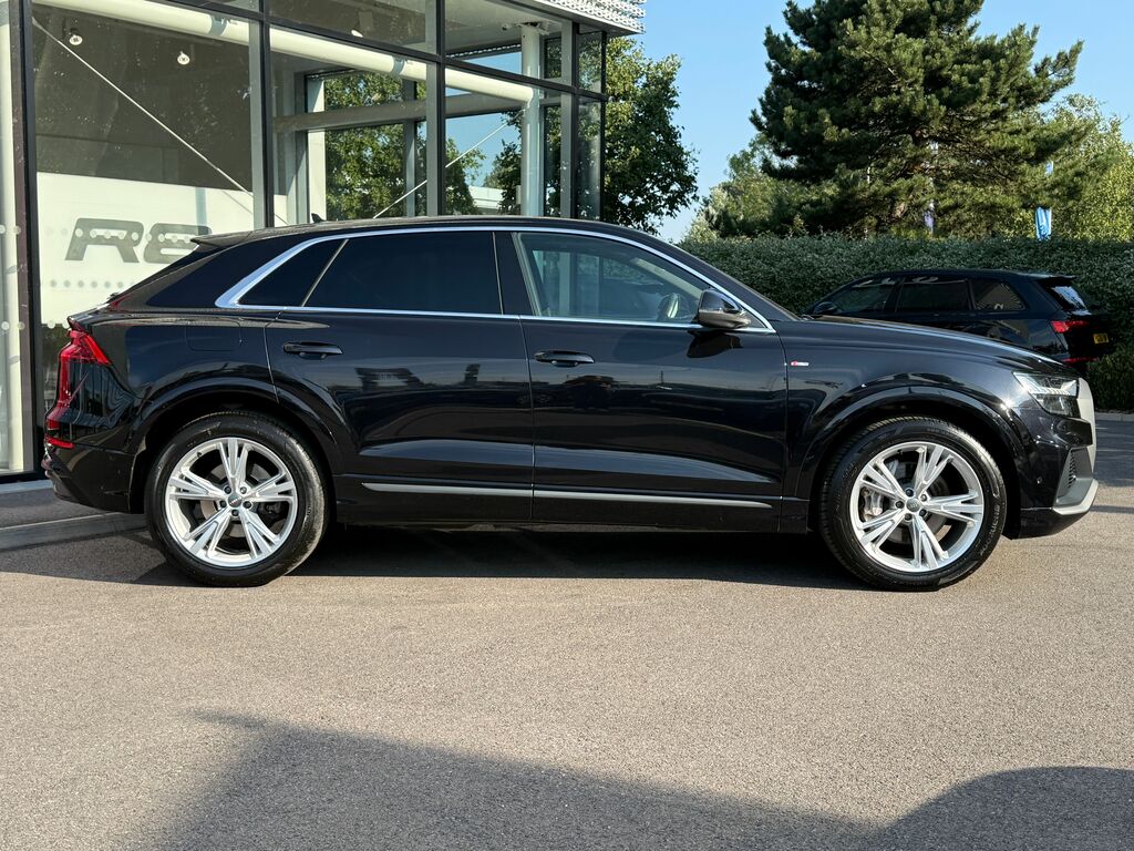 Audi Q8 S Line Black