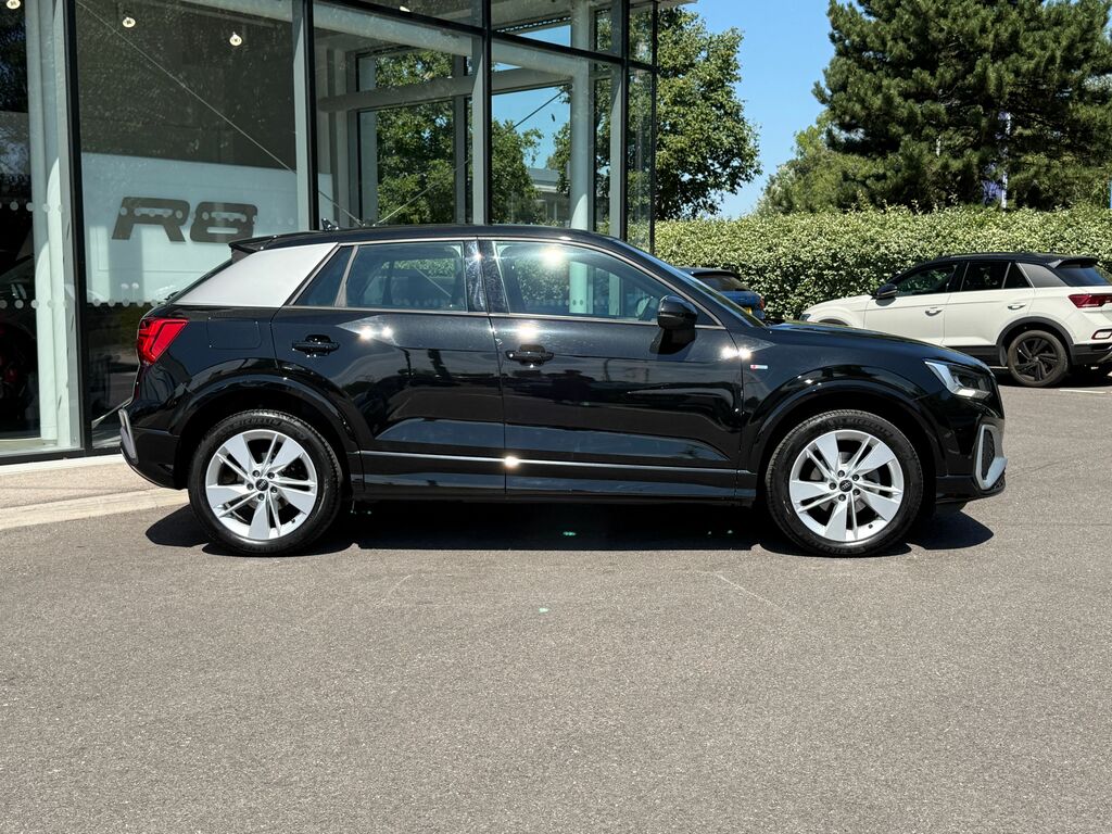 Audi Q2 S Line Black