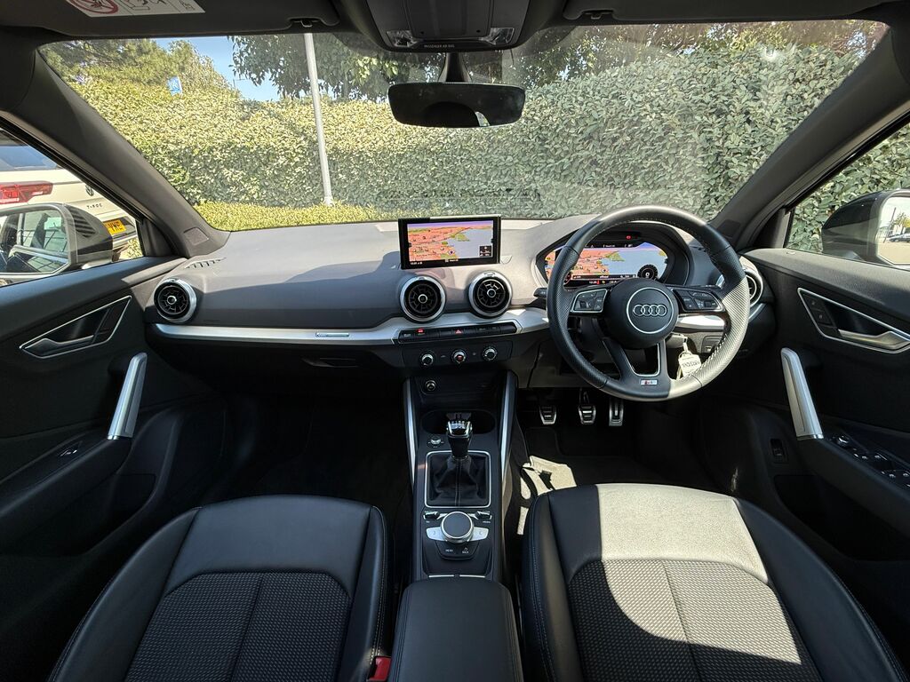Audi Q2 S Line Black #3