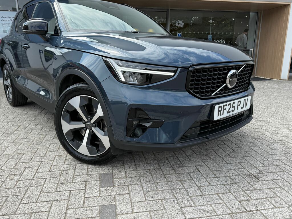 Volvo XC40 Plus Blue