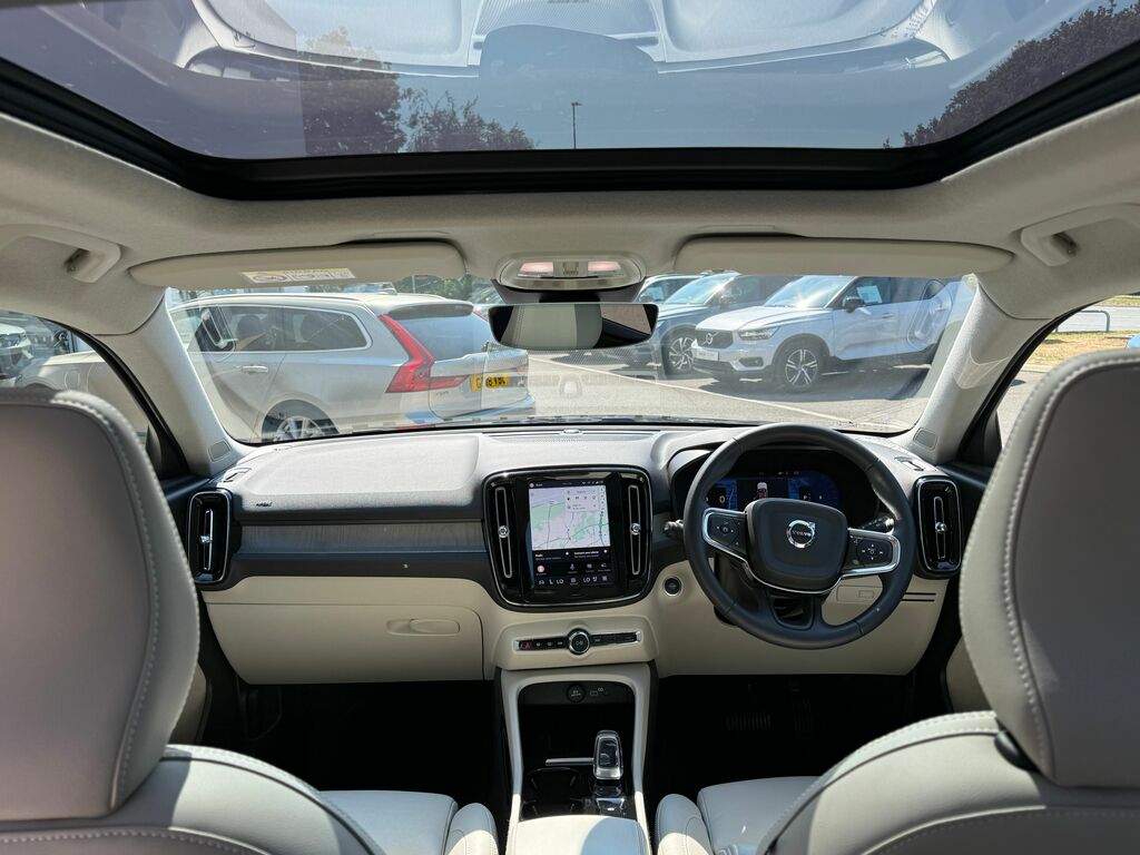 Volvo XC40 Ultimate Black #2