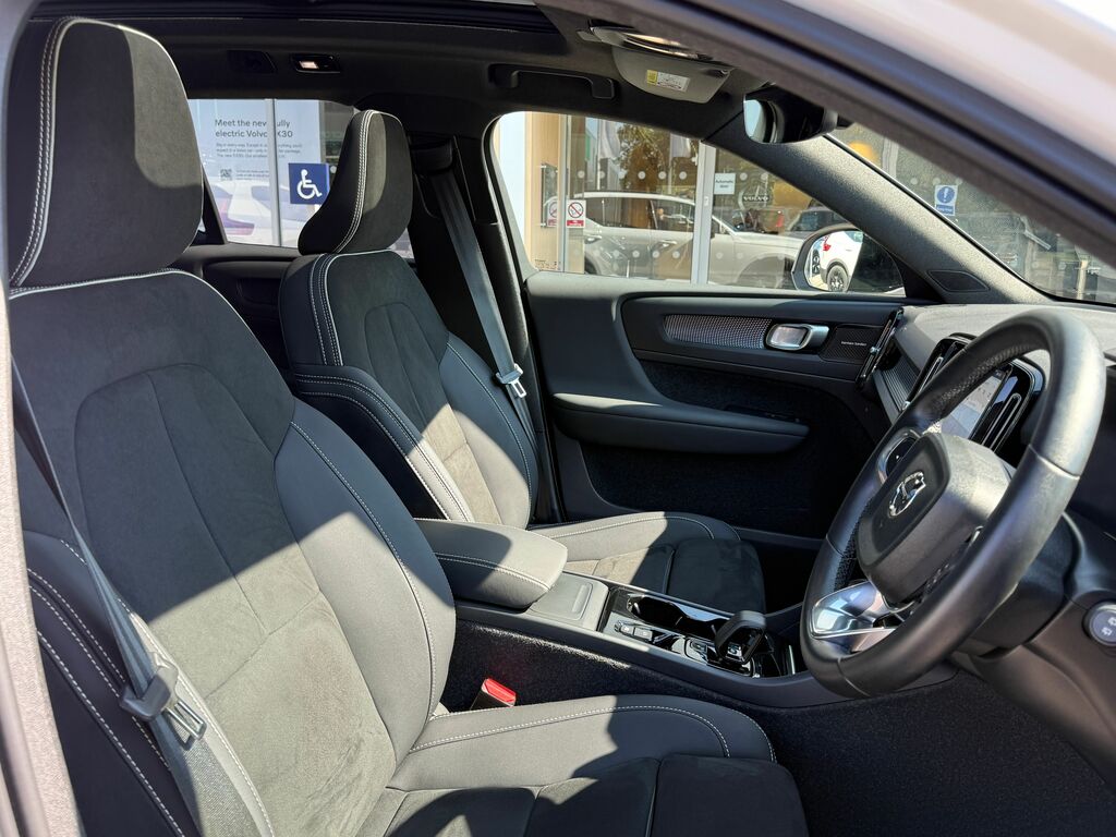 Volvo XC40 Suv White #26