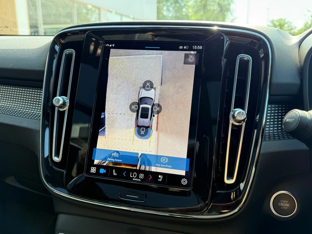 Volvo XC40 Ultimate Black #4