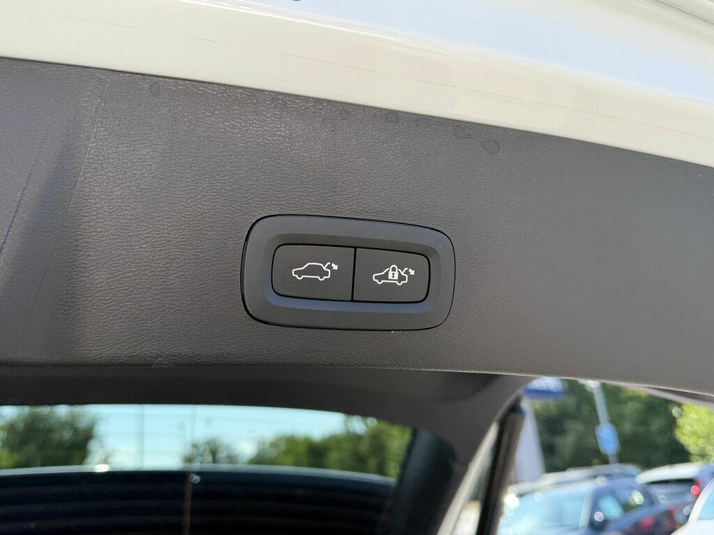 Volvo XC40 Suv White #21