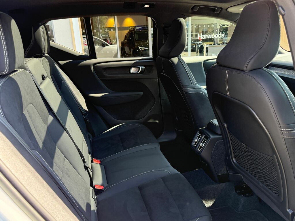 Volvo XC40 Suv White #23