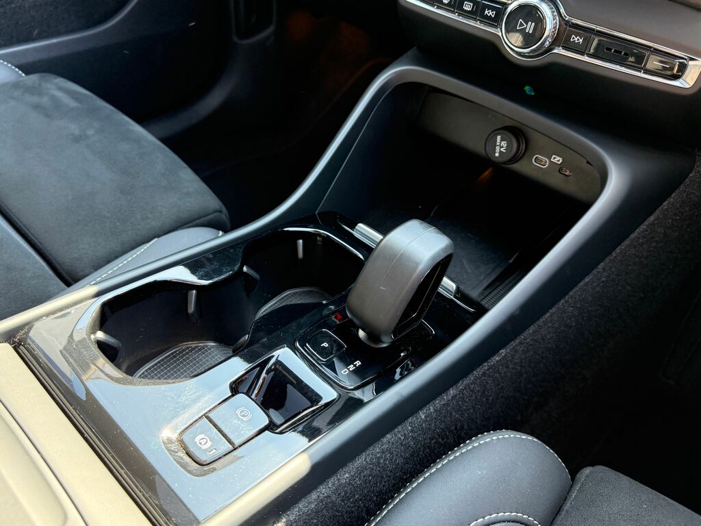 Volvo XC40 Suv White #44