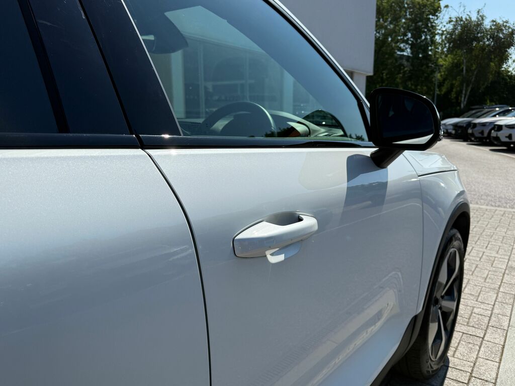 Volvo XC40 Suv White #15
