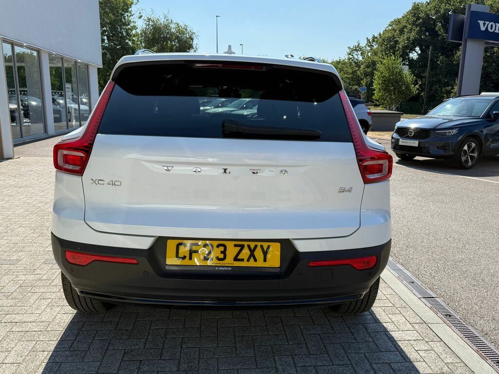 Volvo XC40 Suv White #9
