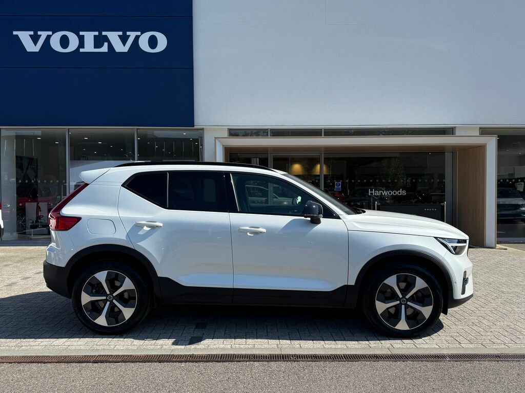 Volvo XC40 Ultimate Black #2