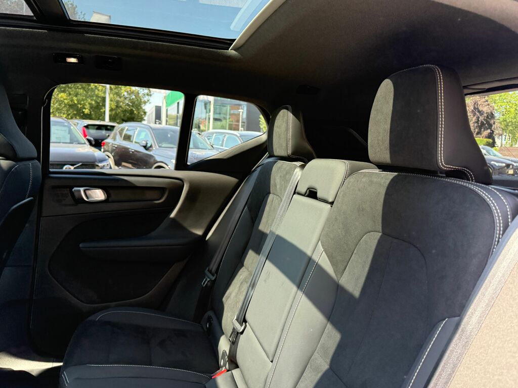 Volvo XC40 Suv White #31