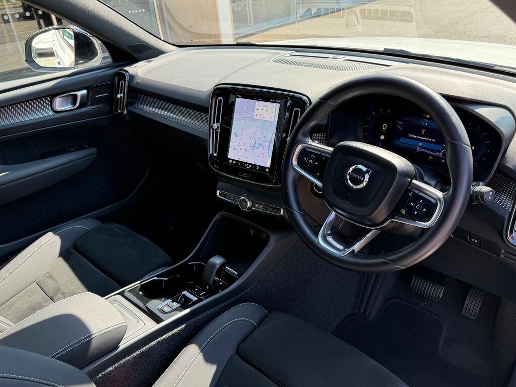 Volvo XC40 Ultimate Black #6