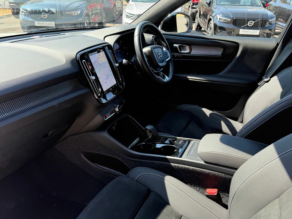 Volvo XC40 Suv White #27
