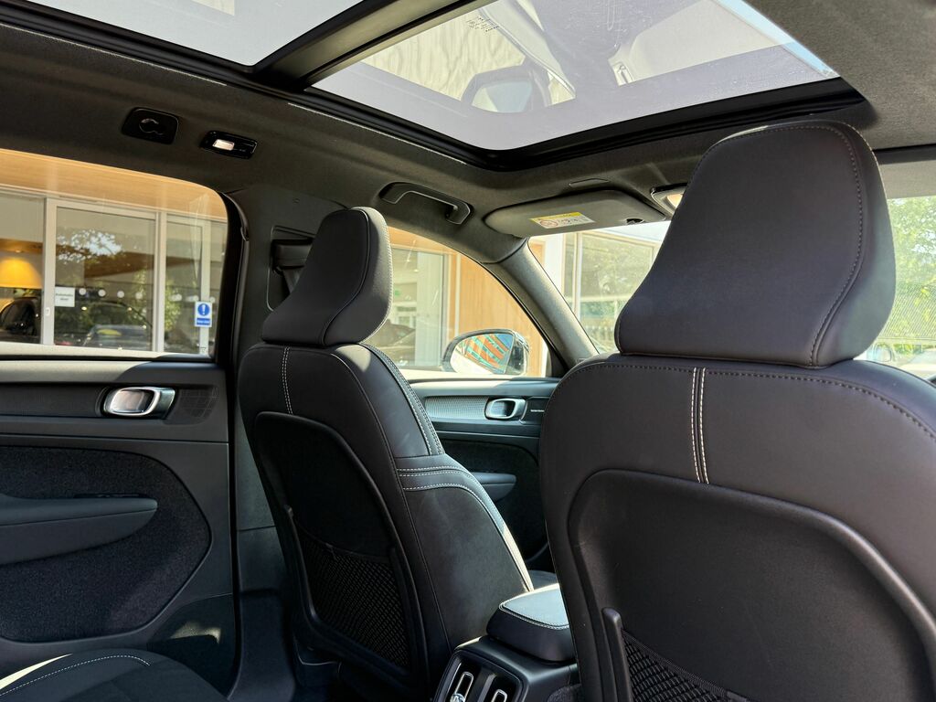 Volvo XC40 Suv White #24