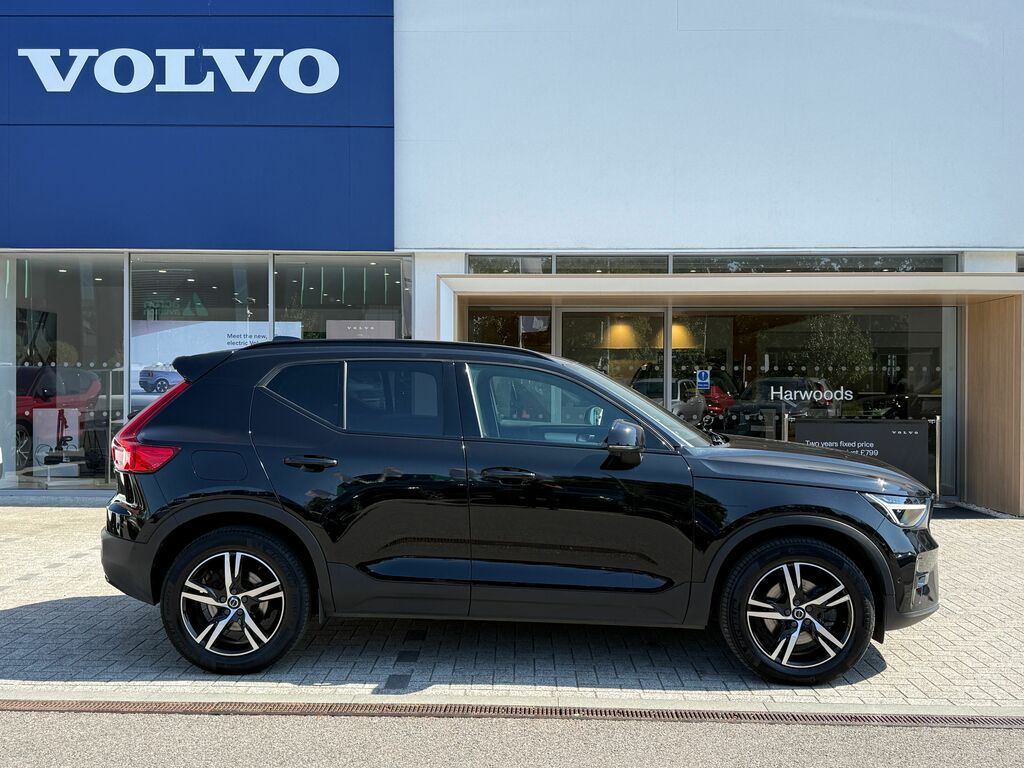 Volvo XC40 Plus Black