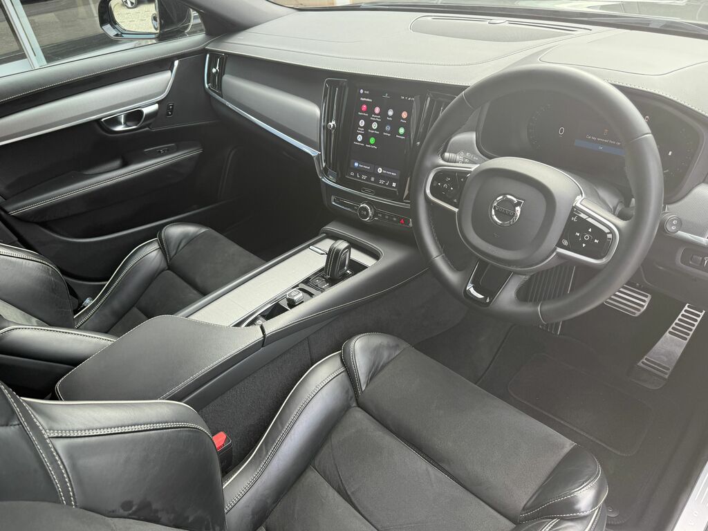 Volvo V90 R Design Black #5