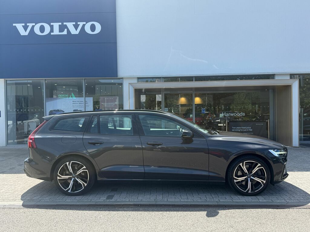 Volvo V60 Plus Black