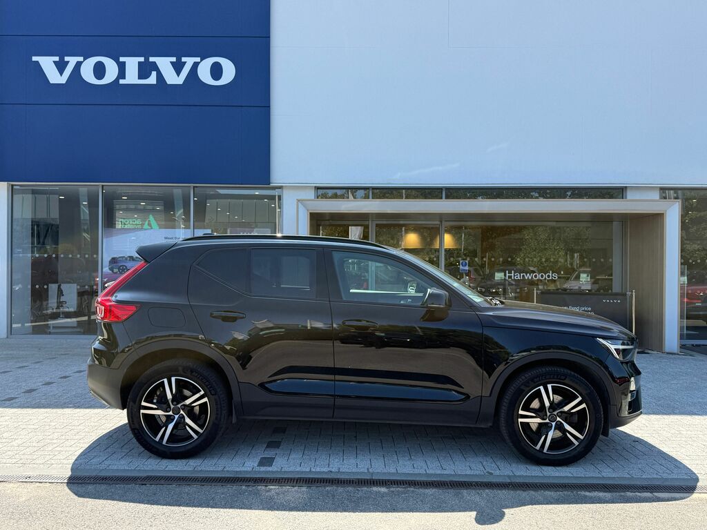 Volvo XC40 Plus Black
