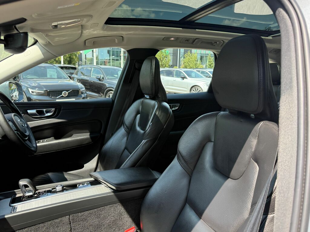 Volvo XC60 Core Black #27