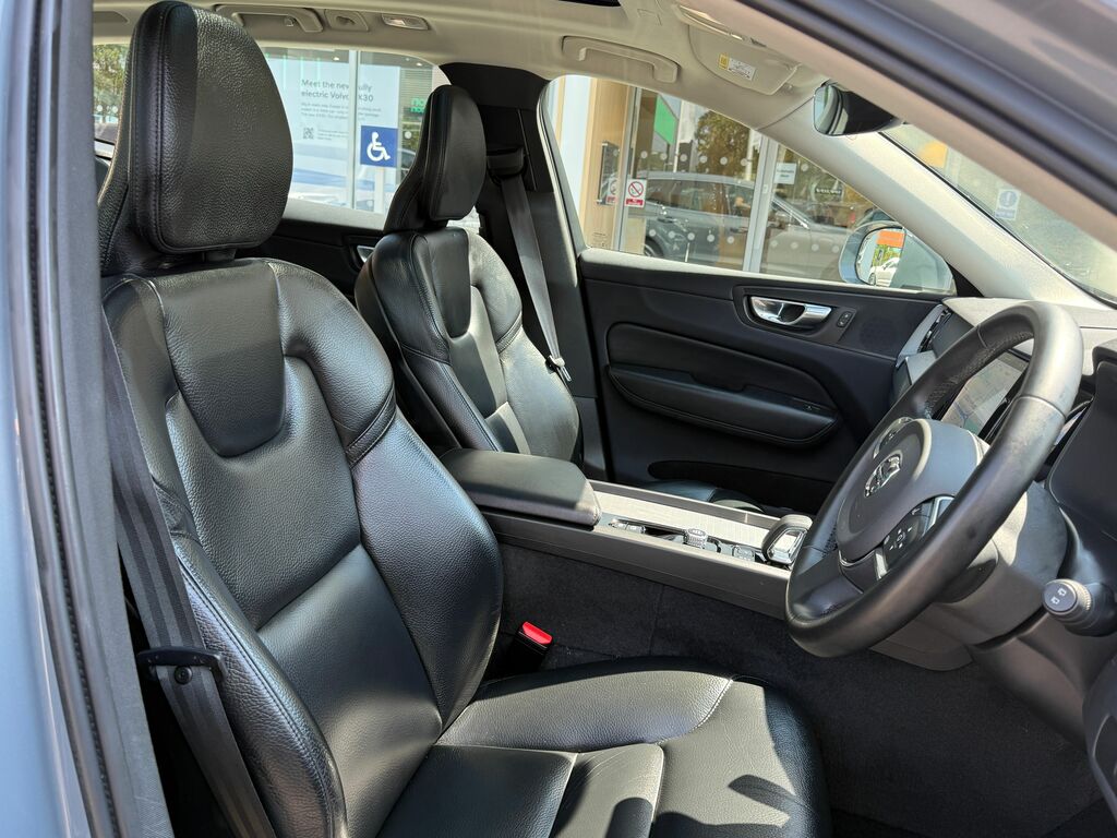 Volvo XC60 Core Black #25
