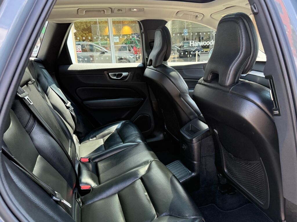 Volvo XC60 Core Black #22