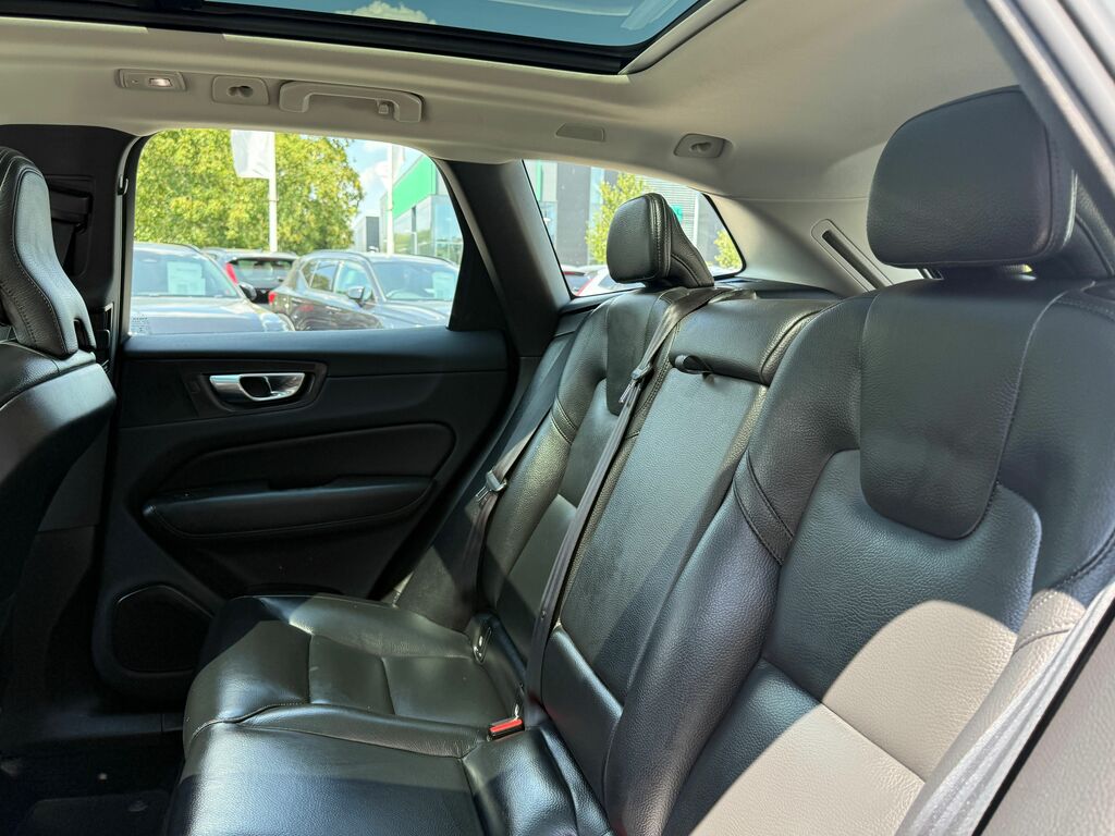 Volvo XC60 Core Black #30