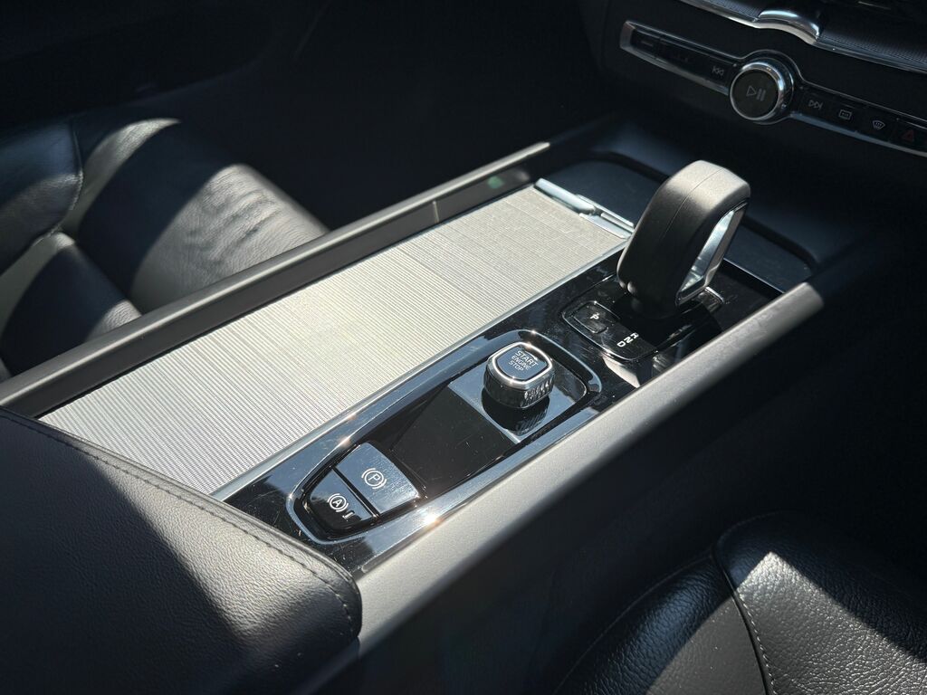 Volvo XC60 Core Black #41