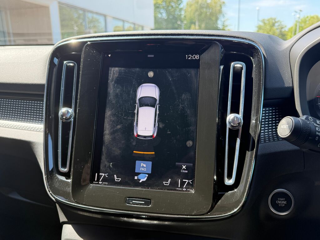 Volvo XC40 R Design Pro Black #3
