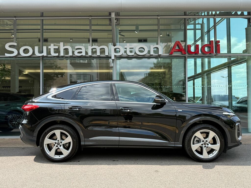 Audi Q5 S Line Black #4
