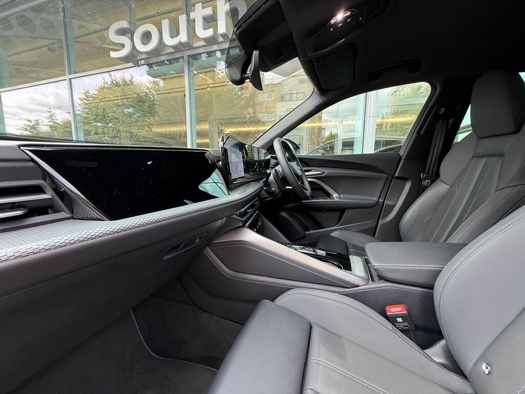 Audi Q5 S Line Black #2
