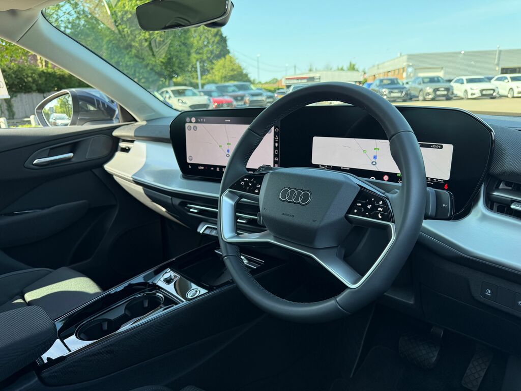 Audi Q3 Q3 1.5 E-hybrid Launch Edition Plus S Tronic White #30