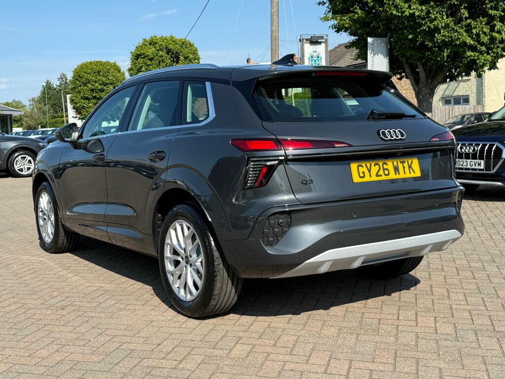 Audi Q3 Q3 1.5 E-hybrid Launch Edition Plus S Tronic White #36