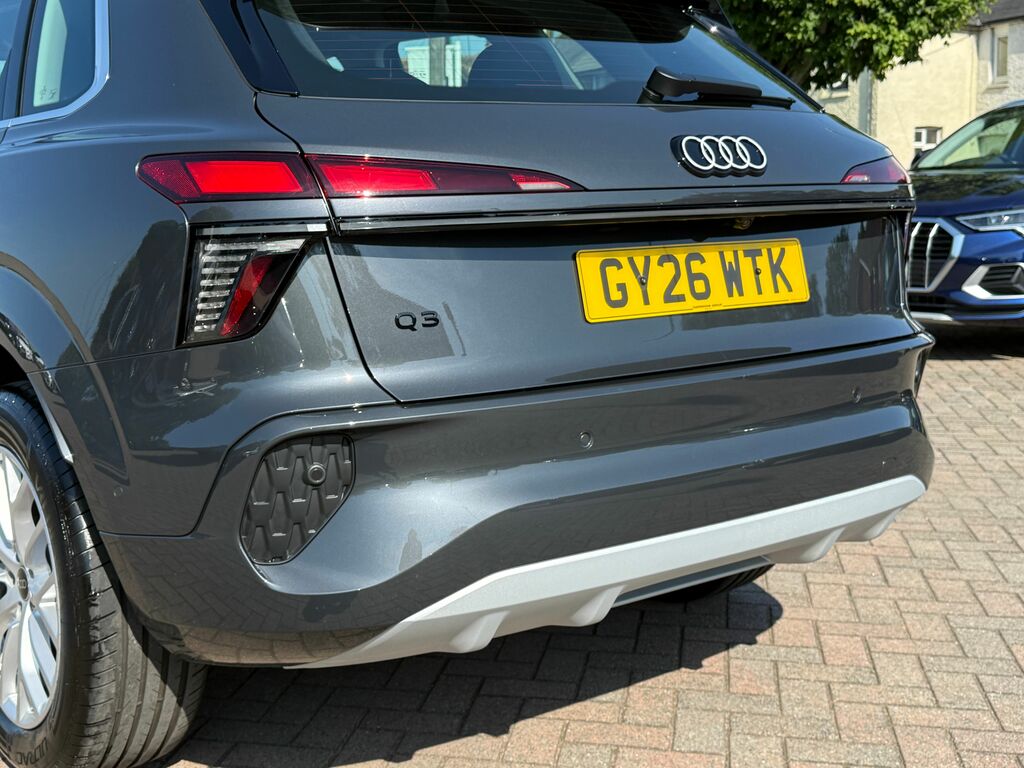 Audi Q3 Q3 1.5 E-hybrid Launch Edition Plus S Tronic White #53