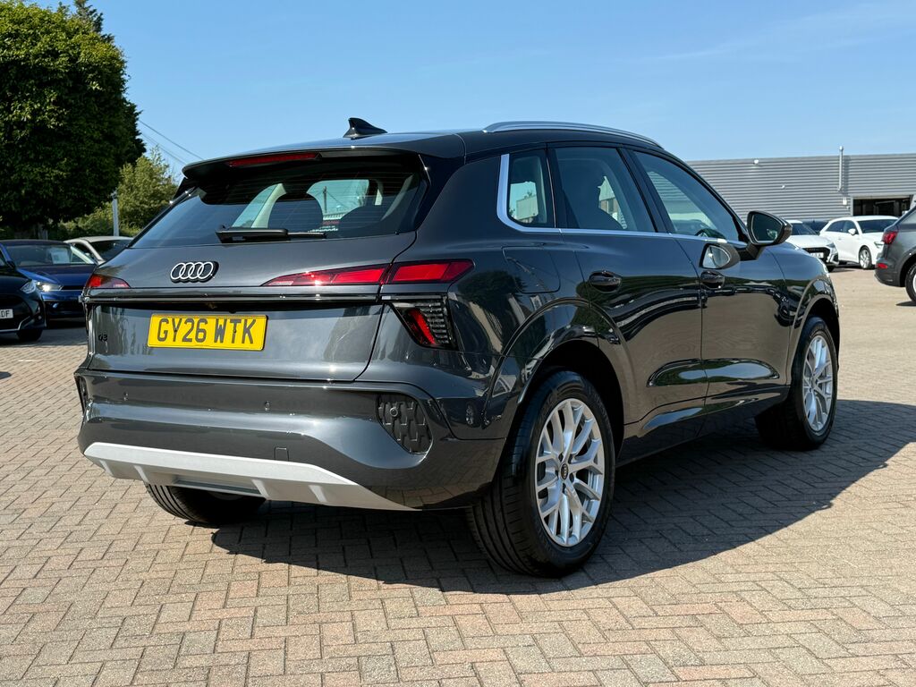 Audi Q3 Q3 1.5 E-hybrid Launch Edition Plus S Tronic White #34
