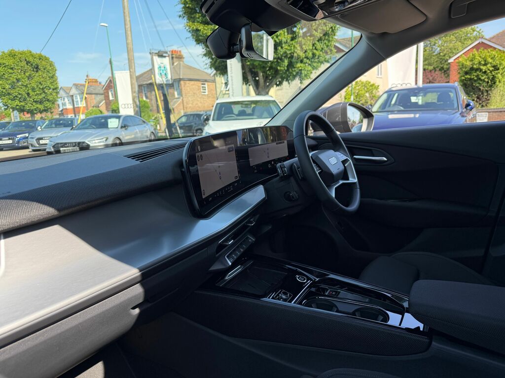 Audi Q3 Q3 1.5 E-hybrid Launch Edition Plus S Tronic White #31