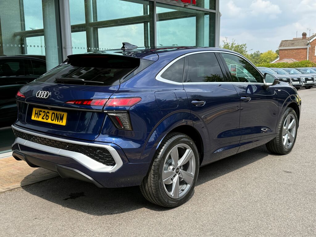 Audi Q3 1.5 E-hybrid S Line S Tronic Blue #56
