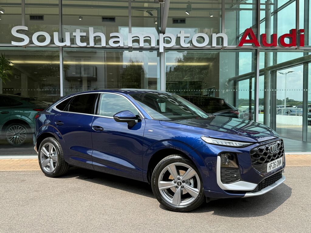 Audi Q3 1.5 E-hybrid S Line S Tronic Blue #57