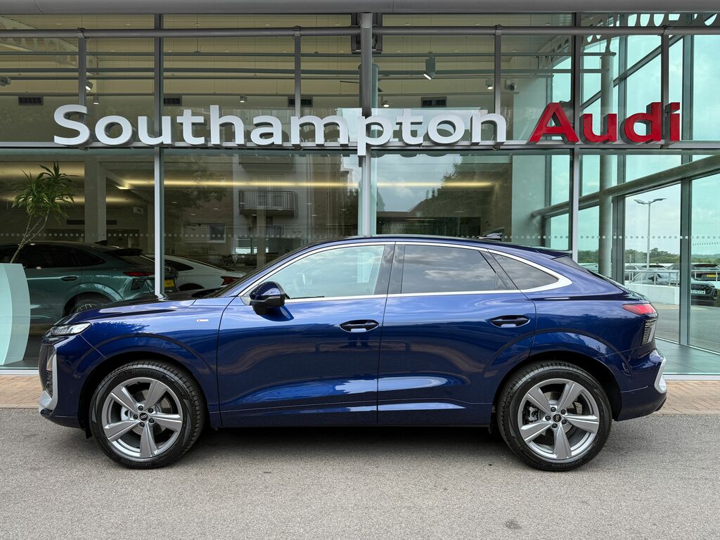 Audi Q3 1.5 E-hybrid S Line S Tronic Blue #45