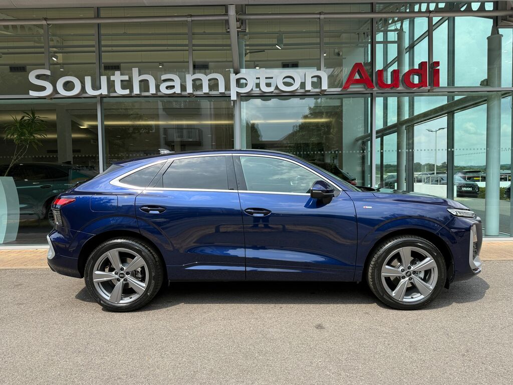 Audi Q3 S Line Blue #4