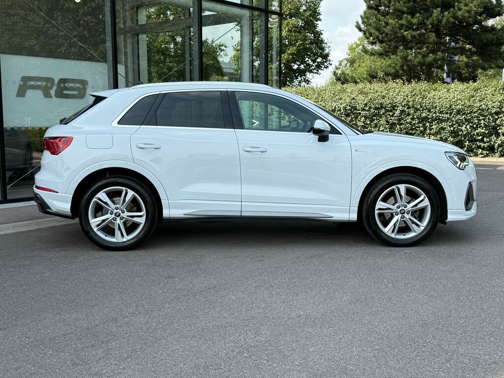 Audi Q3 S Line Black #2